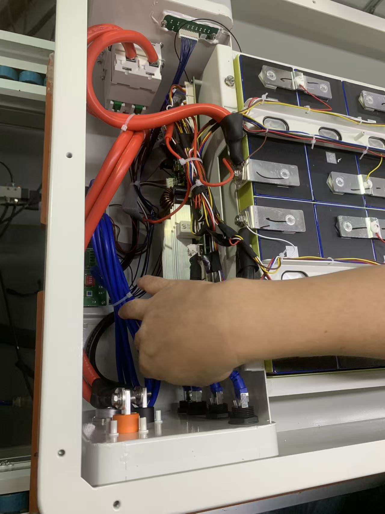 Internal wiring and connectors — build quality inspection